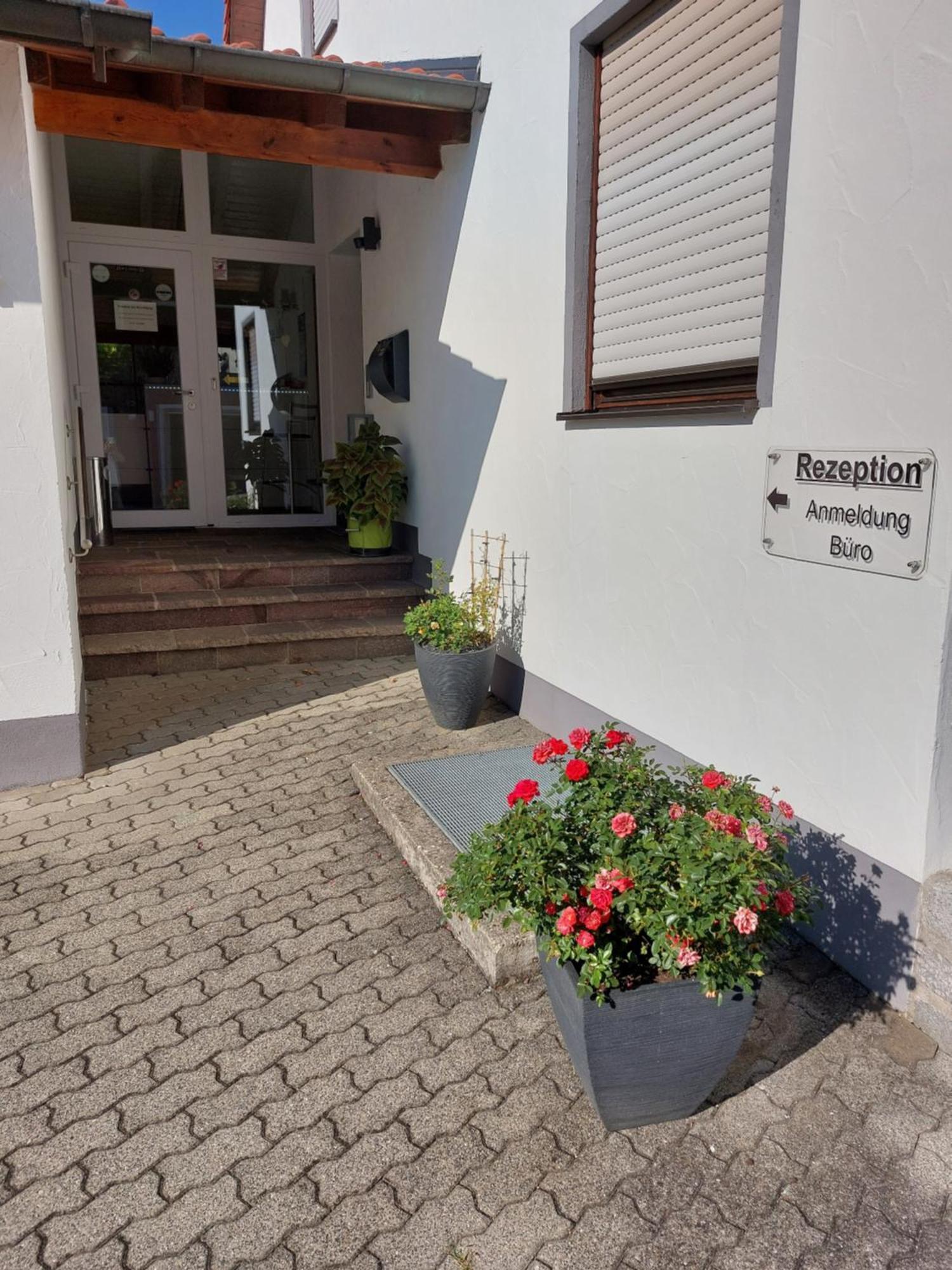 Pension Am Kirchberg Wehringen Eksteriør bilde